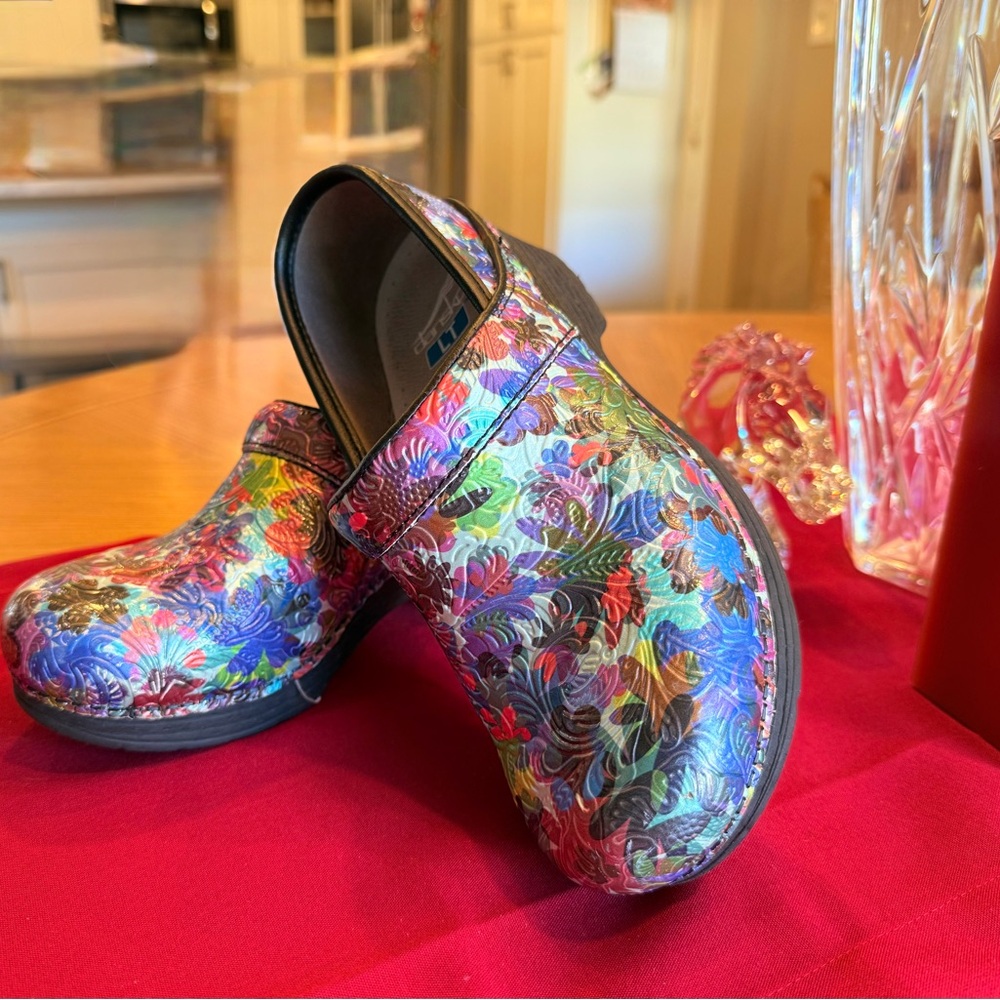 Dansko LT Pro. Multicolor embossed leather in Very good condition 😊